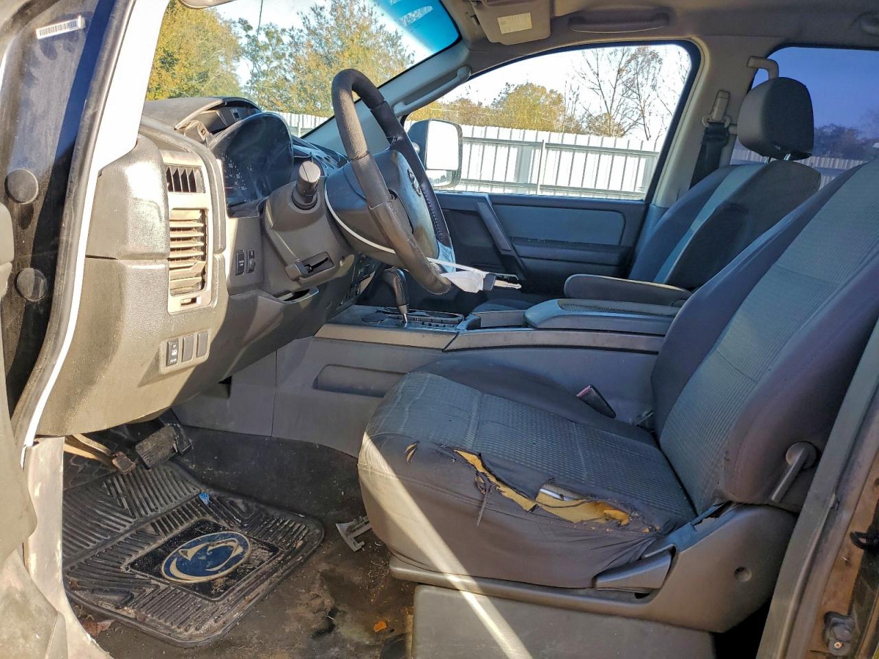 Nissan Titan Xe Image 6