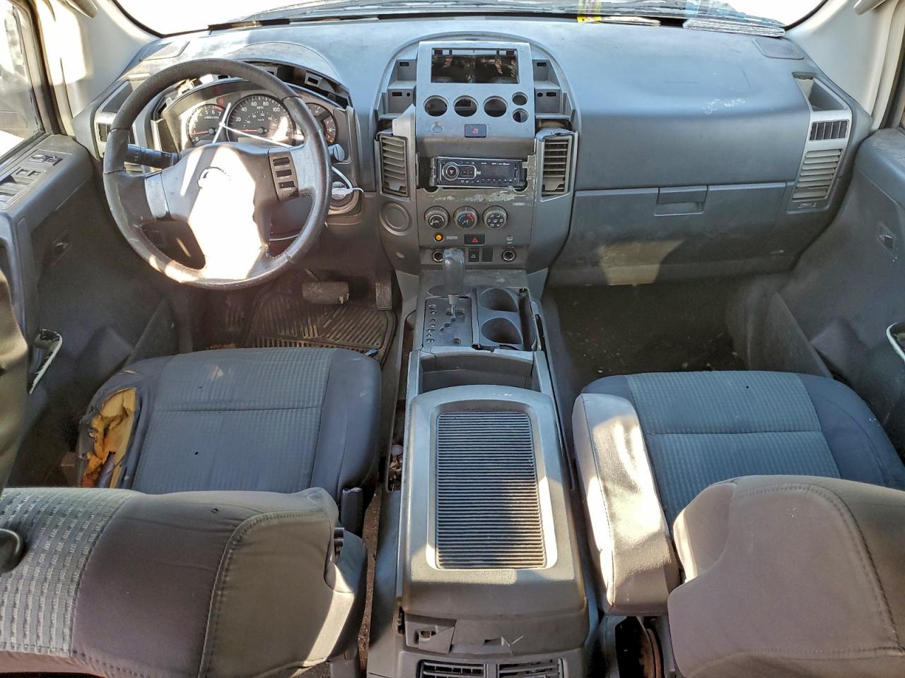 Nissan Titan Xe Image 10