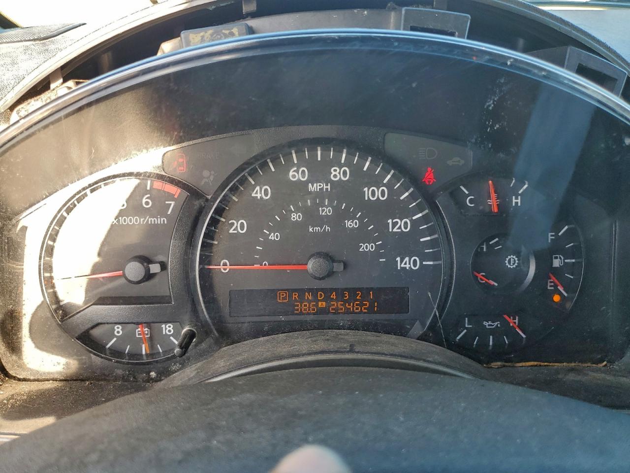 Nissan Titan Xe Image 3