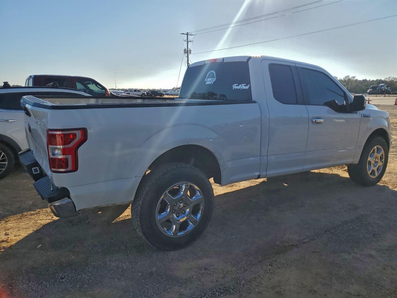 Ford F-150 Super Cab Image 6