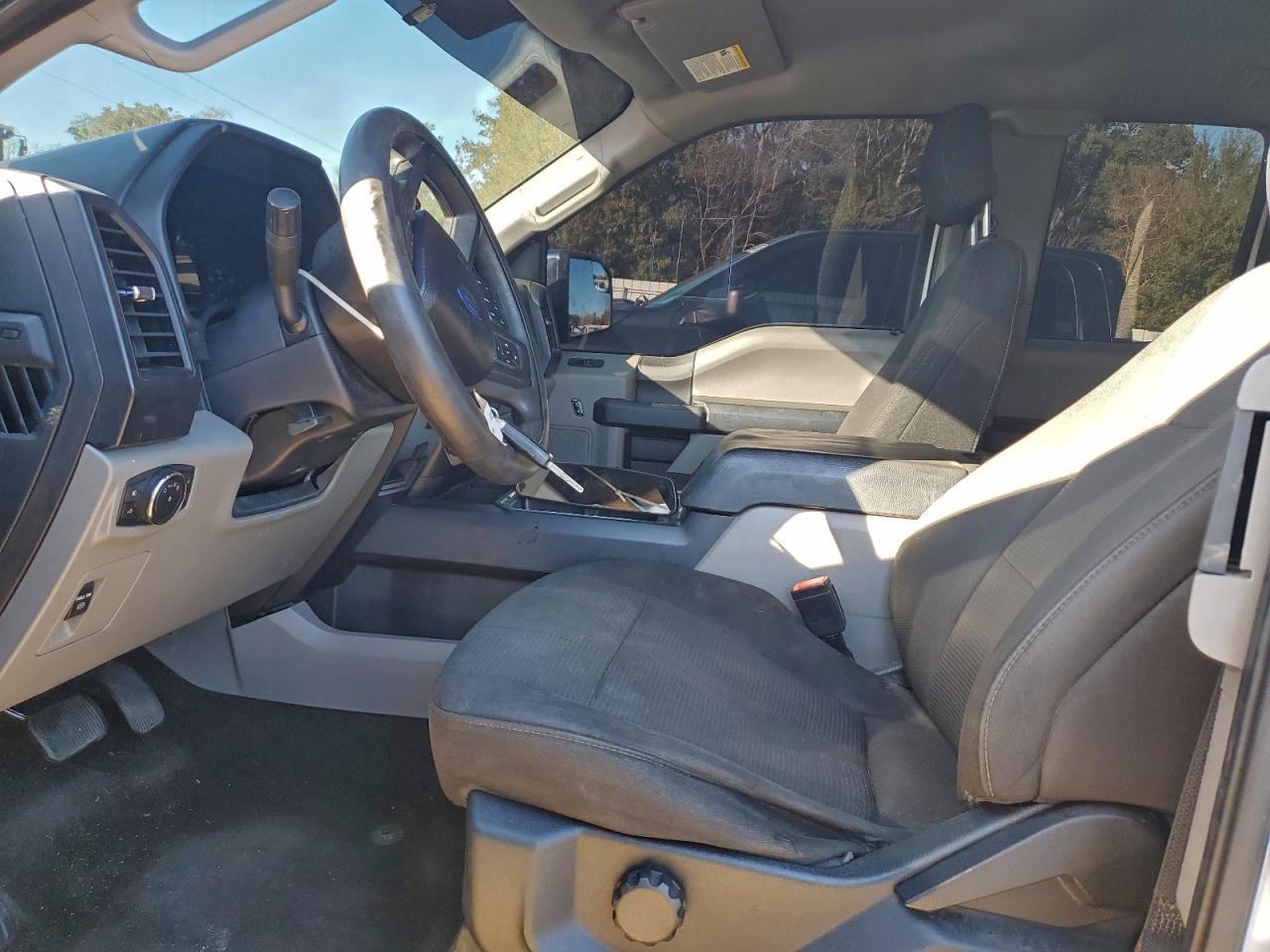 Ford F-150 Super Cab Image 2