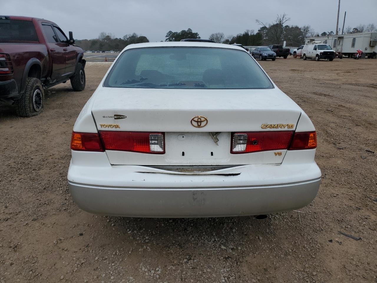 Toyota Camry Ce Image 10