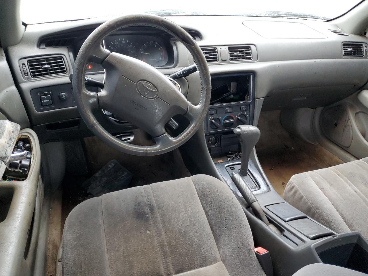 Toyota Camry Ce Image 8