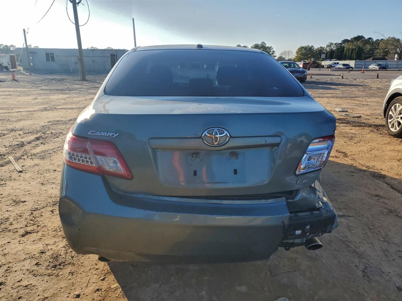 Toyota Camry Se Image 9