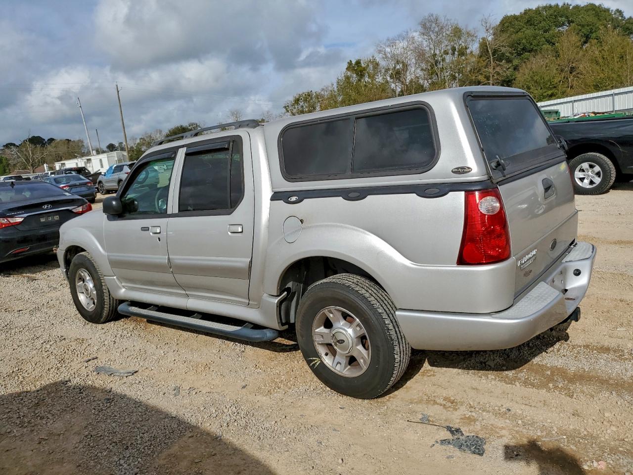 Ford Explorer Image 8