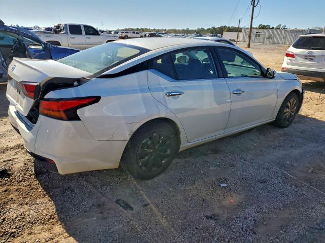 Nissan Altima S Image 3