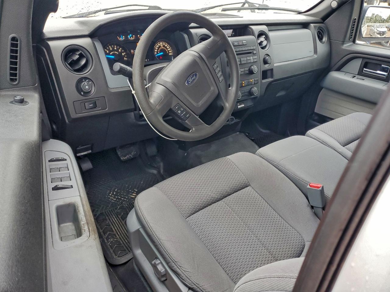 Ford F-150 Super Cab Image 5