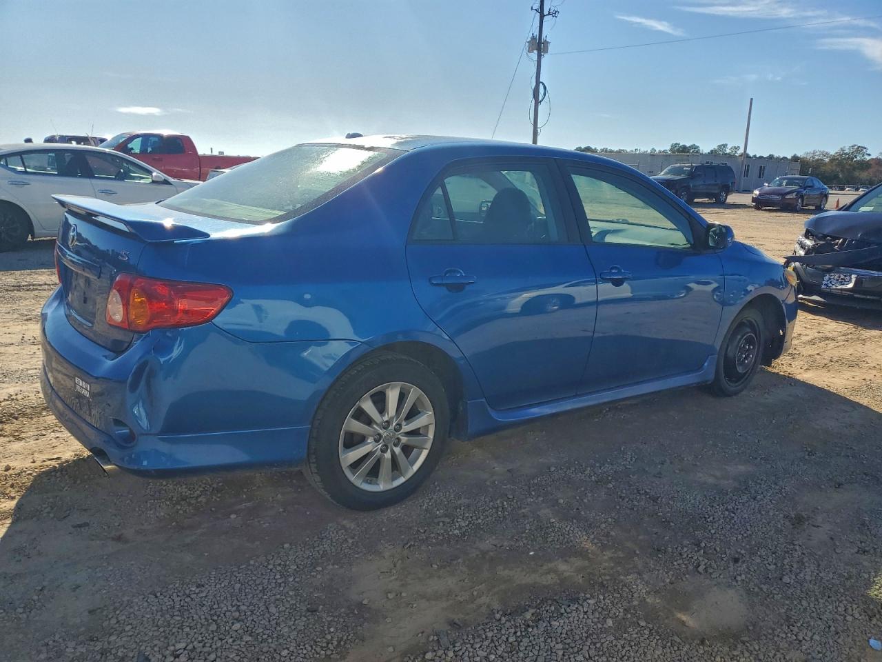 Toyota Corolla Base Image 9