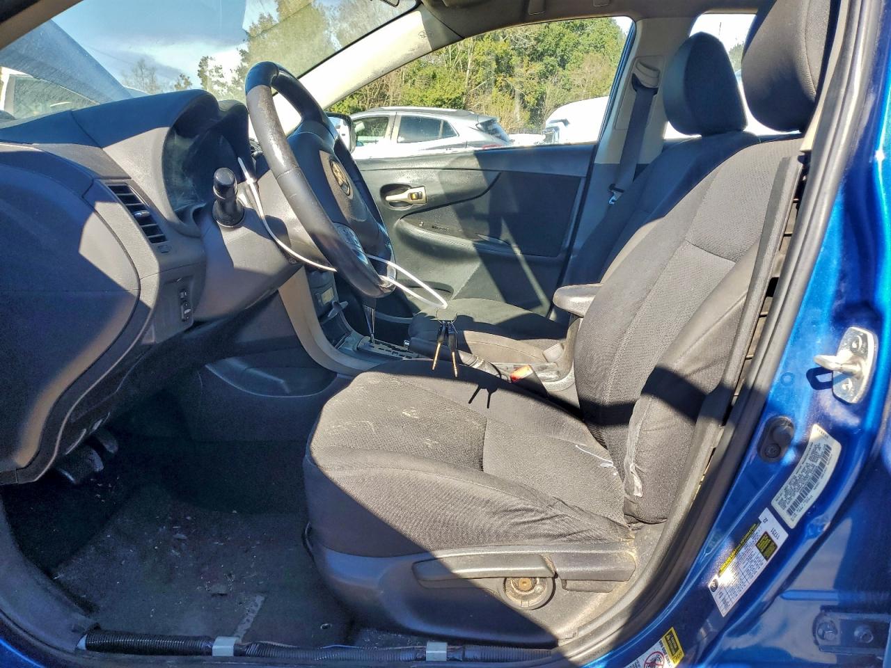 Toyota Corolla Base Image 6