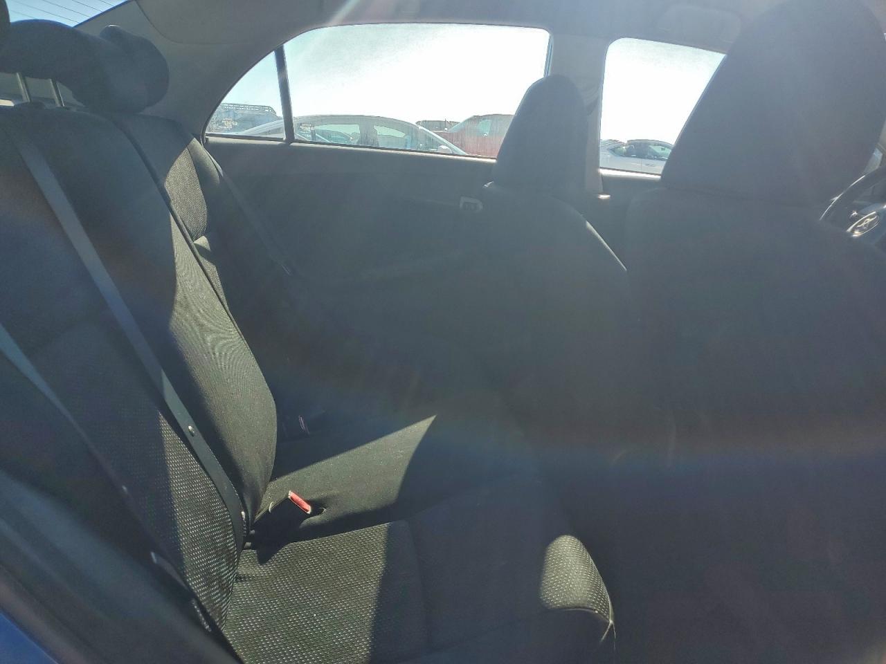 Toyota Corolla Base Image 12