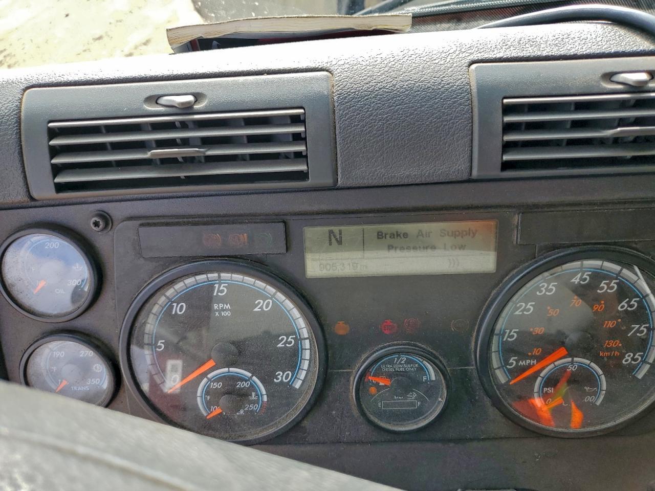 Freightliner Cascadia 1 Image 9