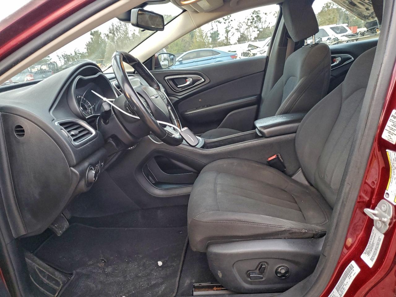 Chrysler 200 Limited Image 8