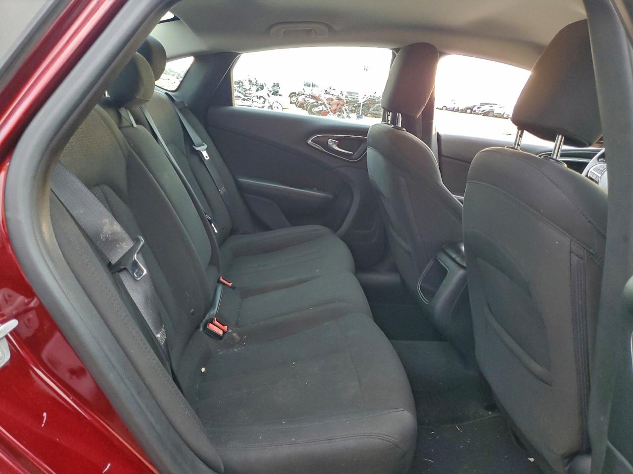 Chrysler 200 Limited Image 2